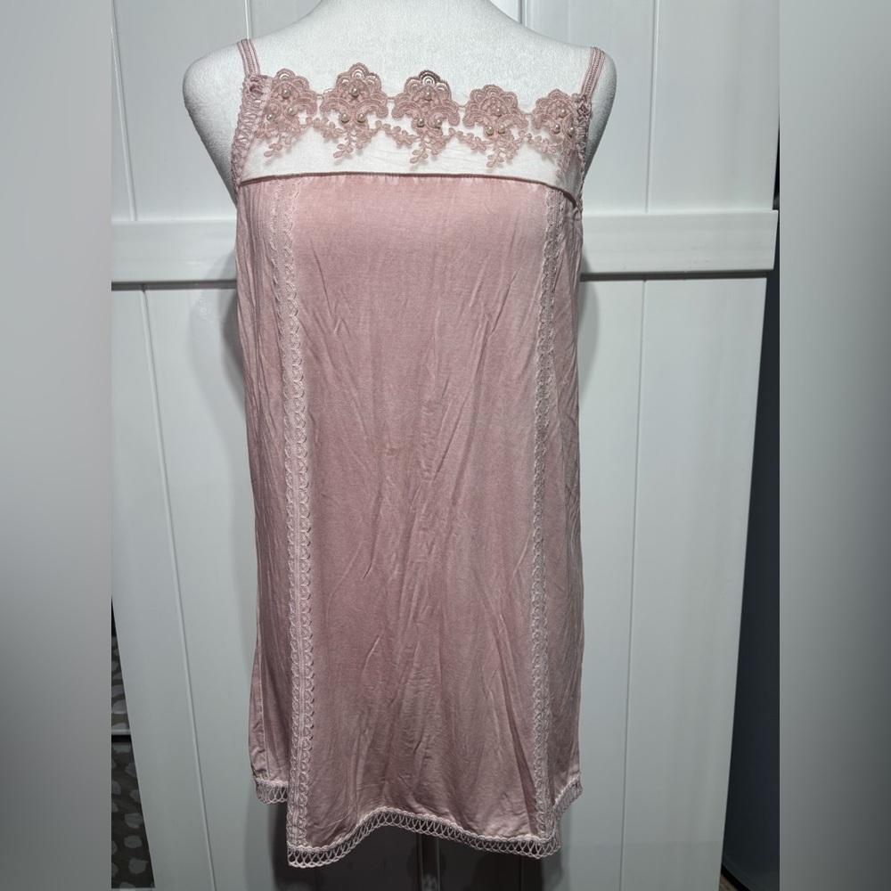 New POL pink lace/faux pearl detail tank top